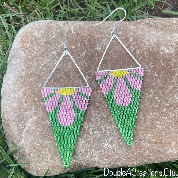 PINK and Green Daisy Triangle Beaded Earrings, New, Handmade by Me - Picture 6 of 12